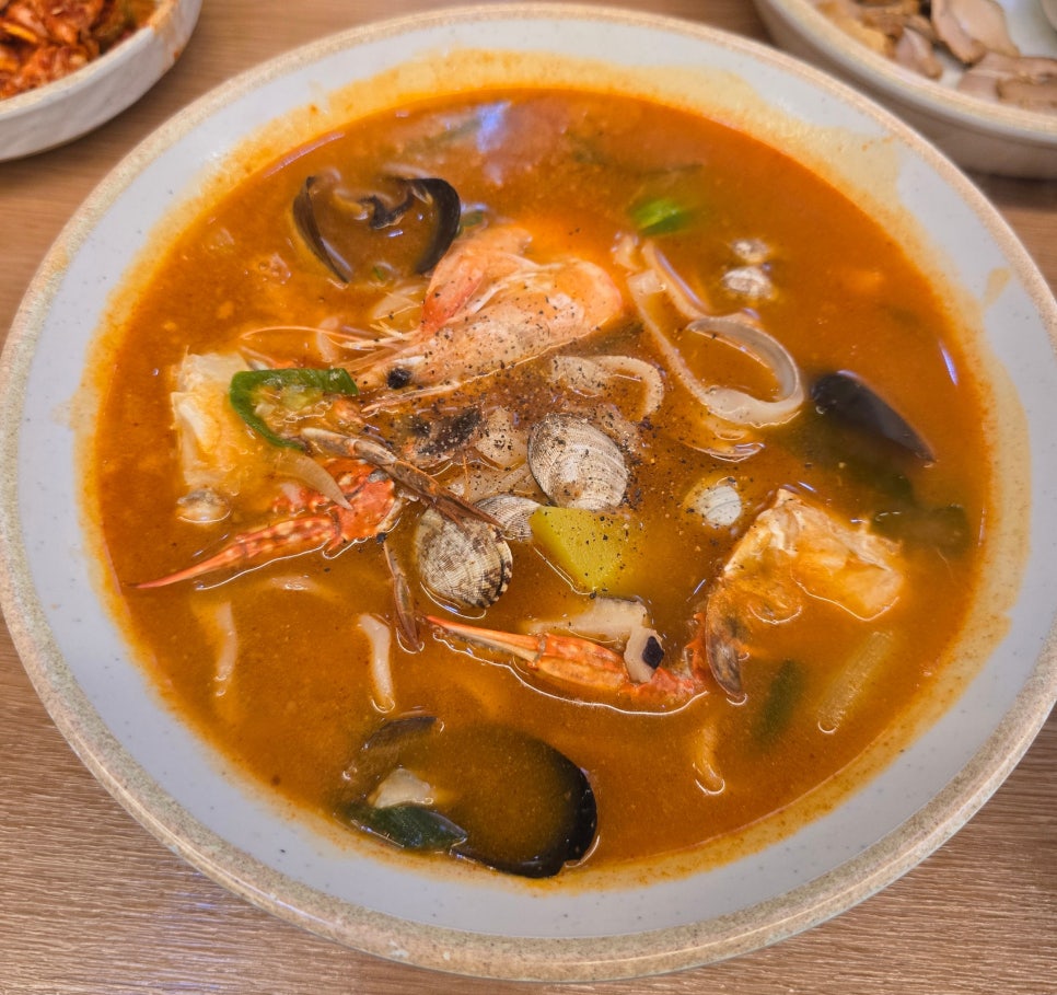 엄마손보쌈칼국수 이미지