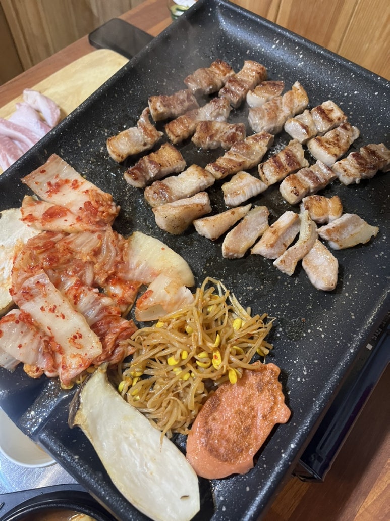 명품하루두번삶는족발 이미지