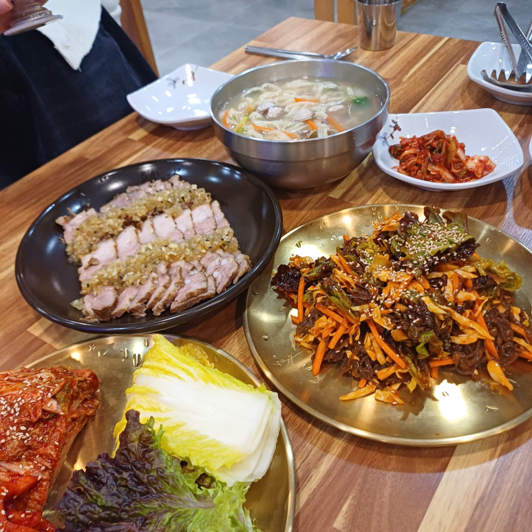 양산마늘보쌈,칼국수 이미지