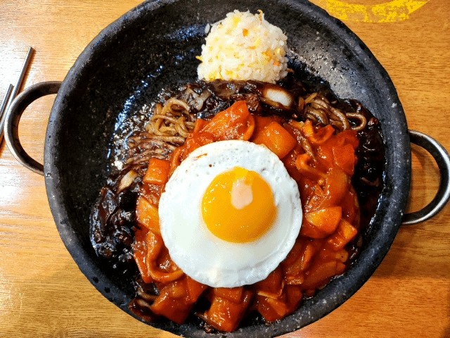 반곡 돌위에 짜장 이미지