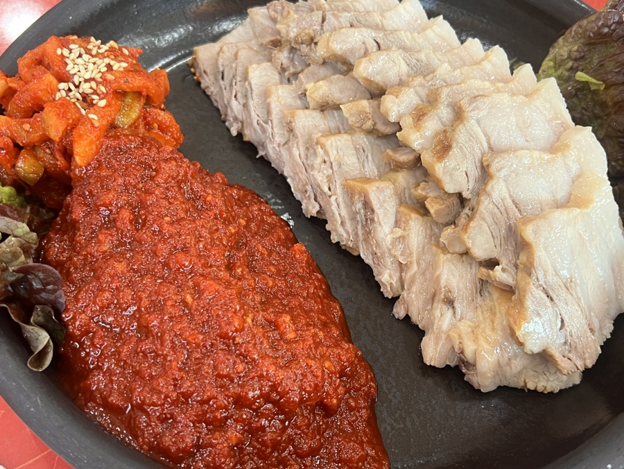 항아리보쌈돌돌이김치 이미지