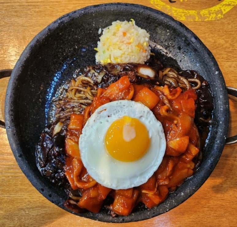 반곡 돌위에 짜장 이미지