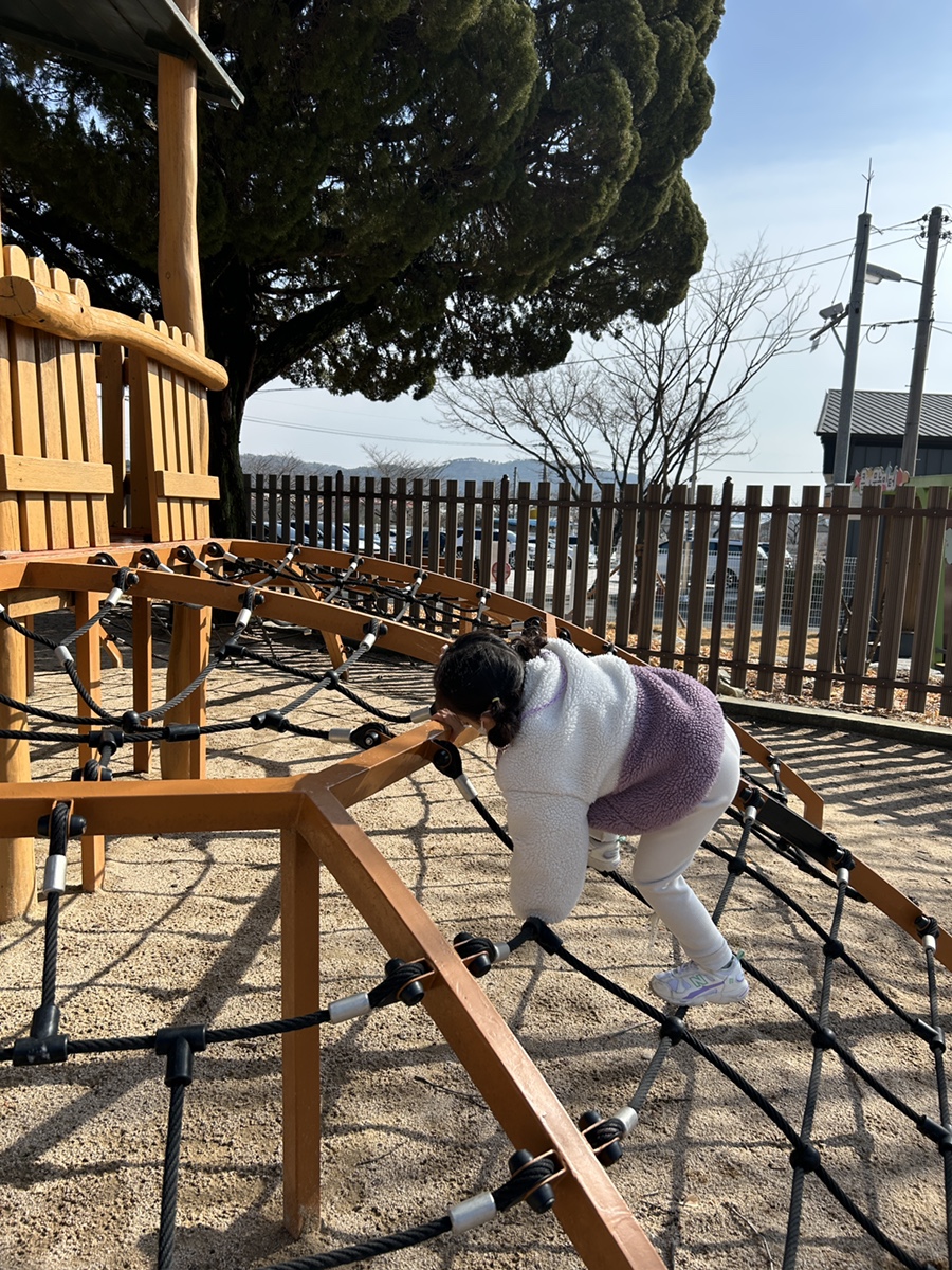 나무랑아이랑 이미지