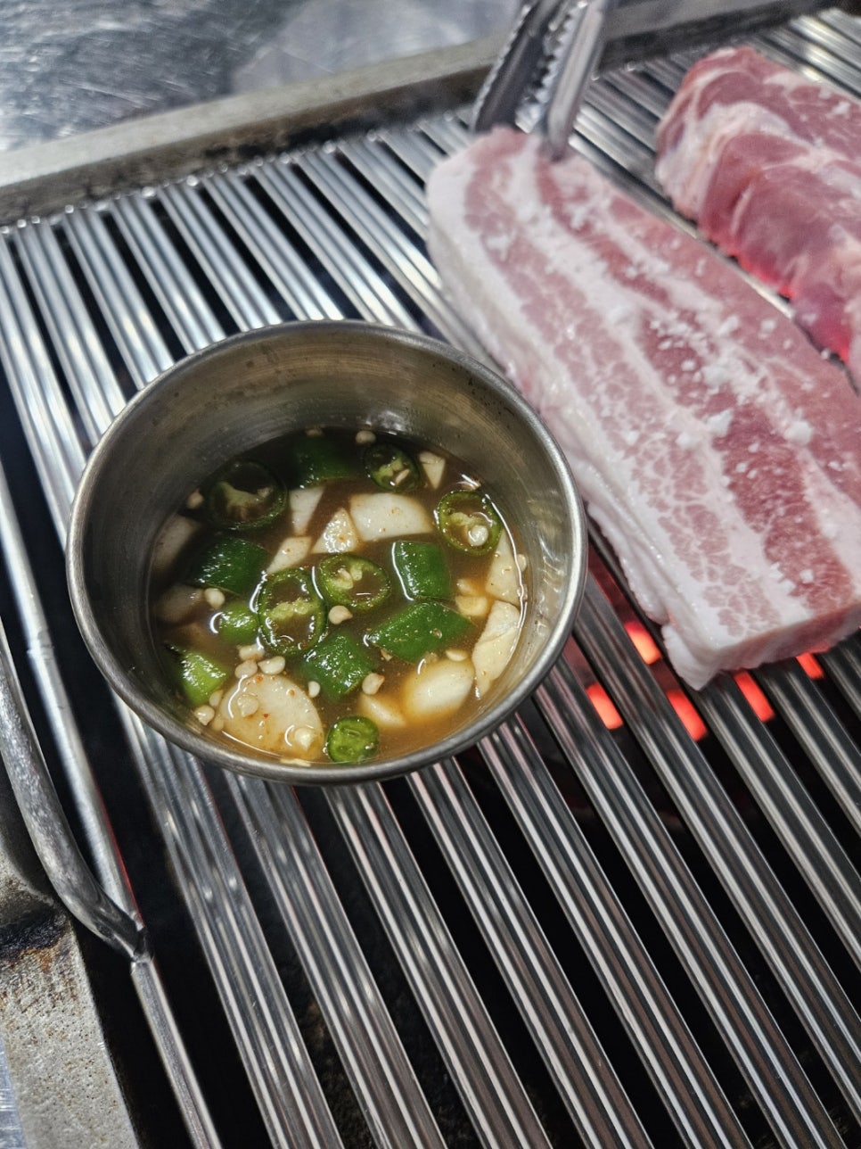 돈돼지연탄구이 이미지