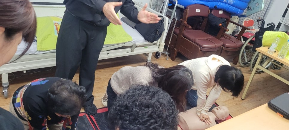 실버건강요양보호사교육원 이미지