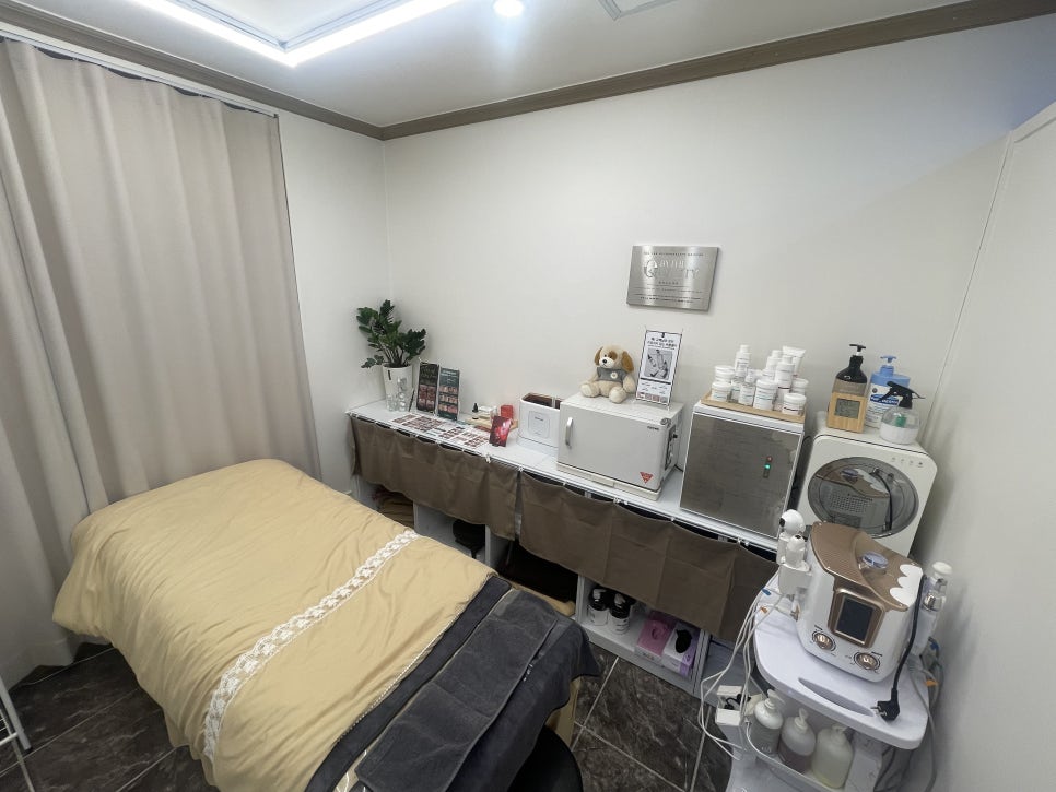 꽃 피우는 여자 이미지