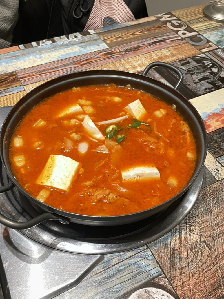 뚠뚠김치찌개 이미지