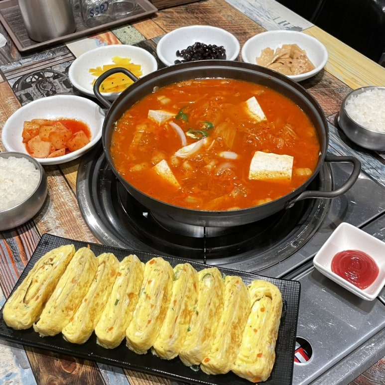 뚠뚠김치찌개 이미지
