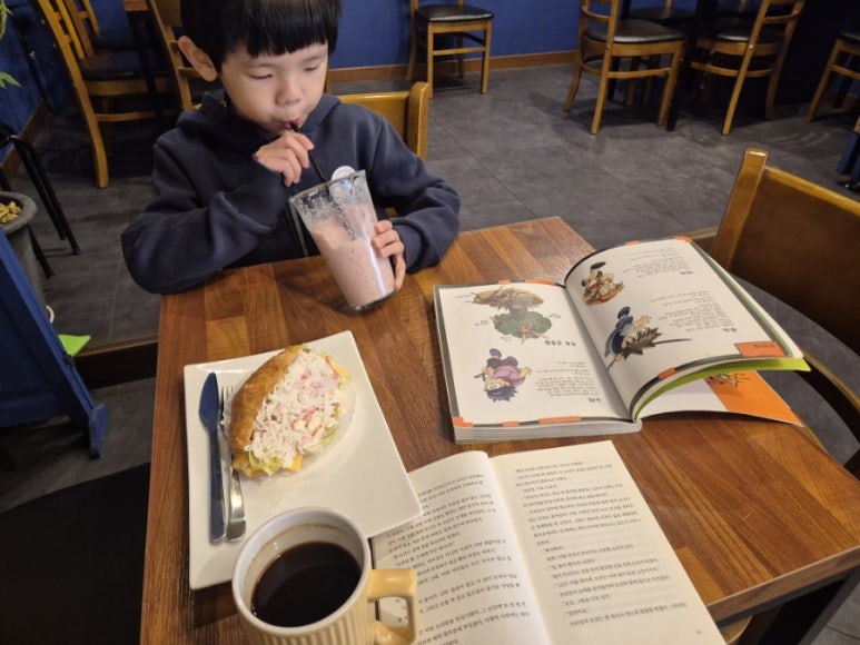 카페 옴니버스 이미지