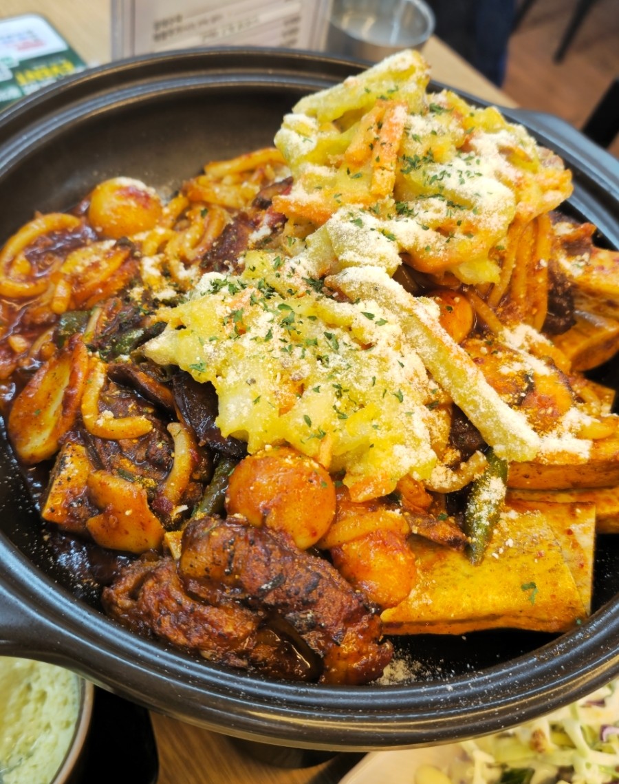 홍칼라소갈비찜 이미지