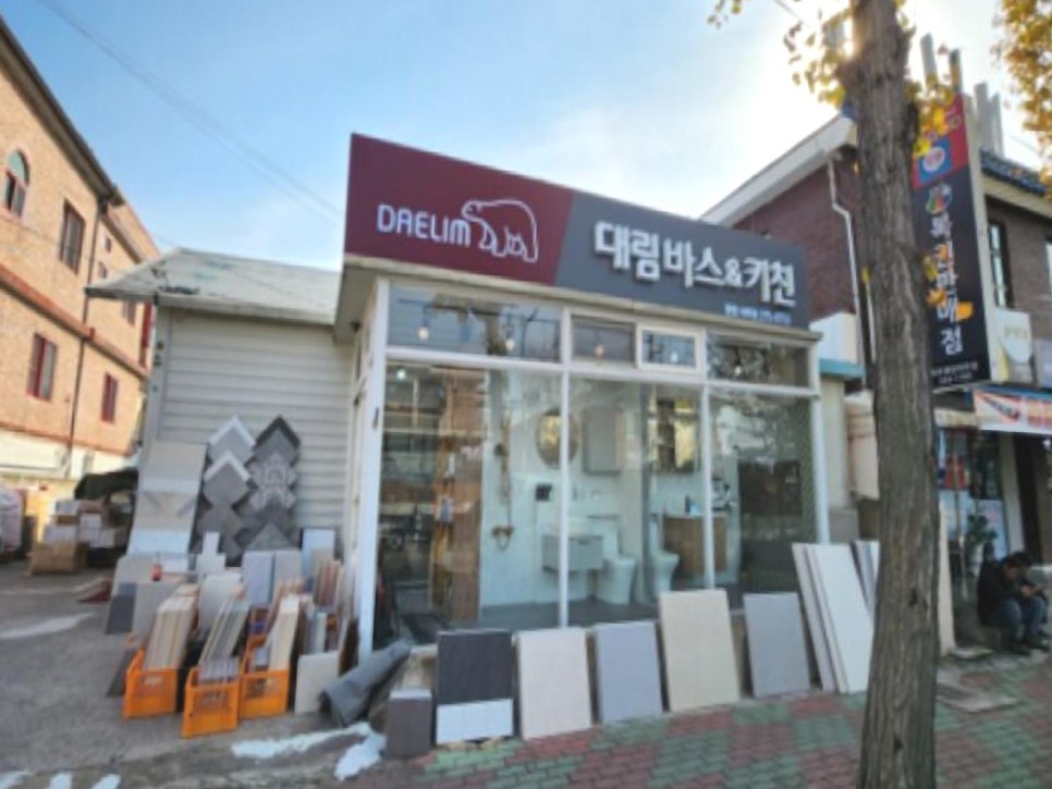 간판하는청년들 이미지