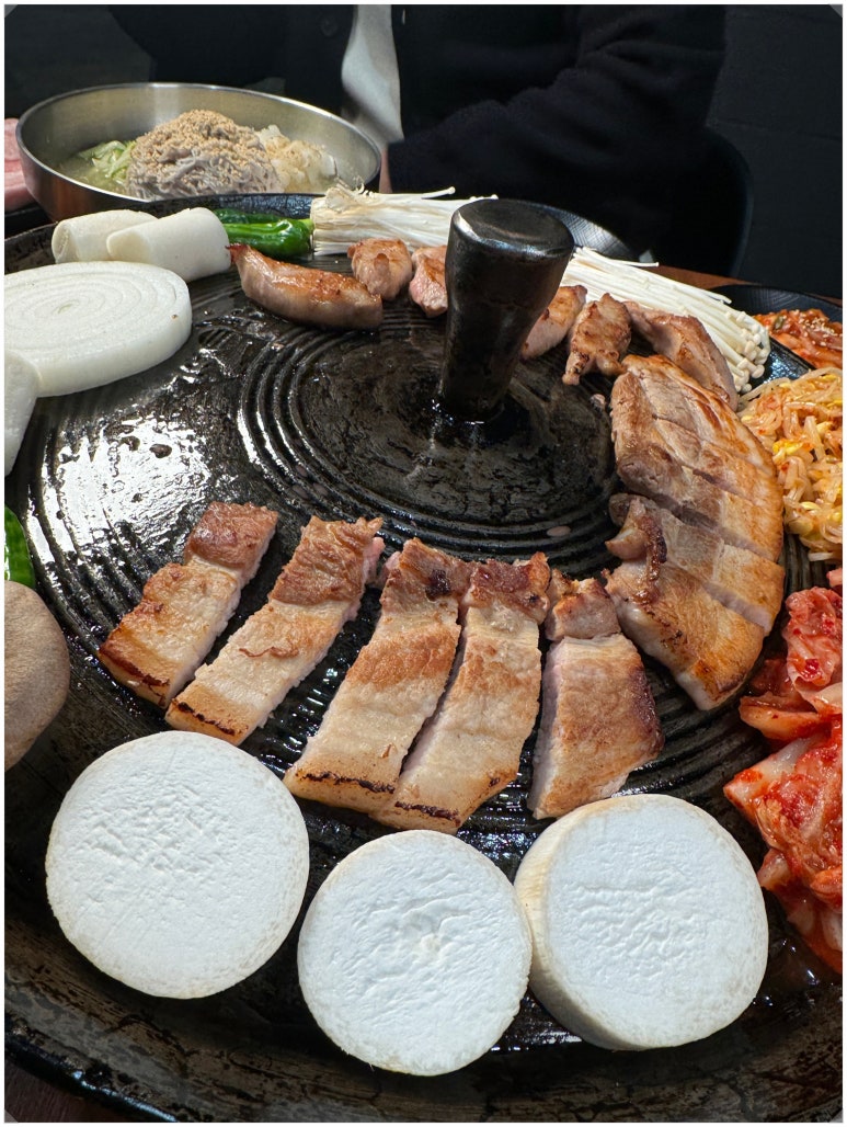 배불뚝이네솥단지삼겹살 이미지