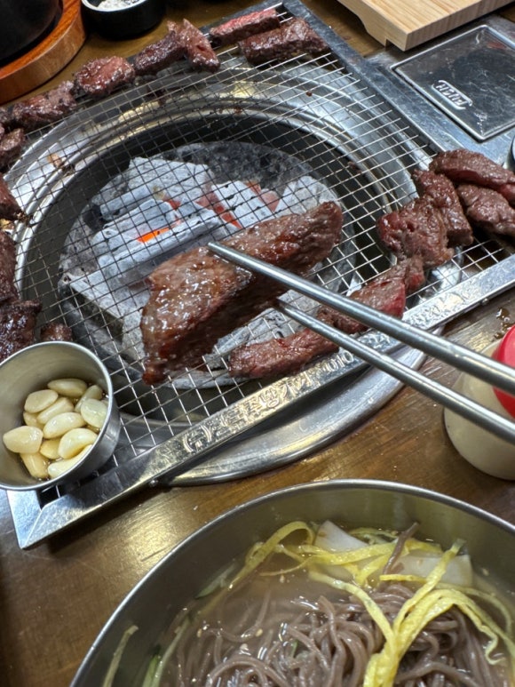 감탄돼지 이미지