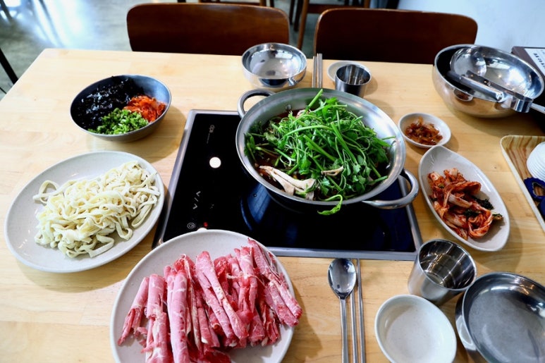 샤브손칼국수 이미지