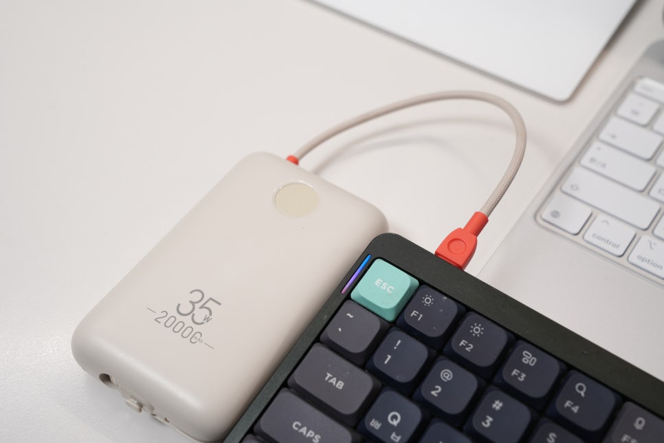 이메이션 35W 고속충전 케이블일체형 대용량 보조배터리 20000mAh 후기 이미지 11