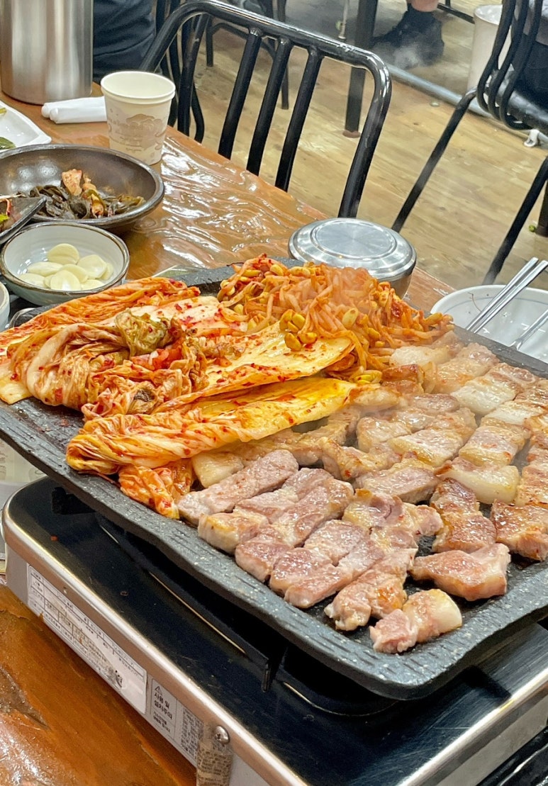 돌판김치삼겹 이미지