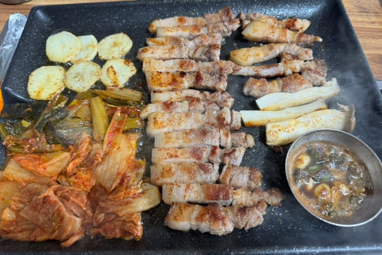 부뚜막흑돼지 이미지