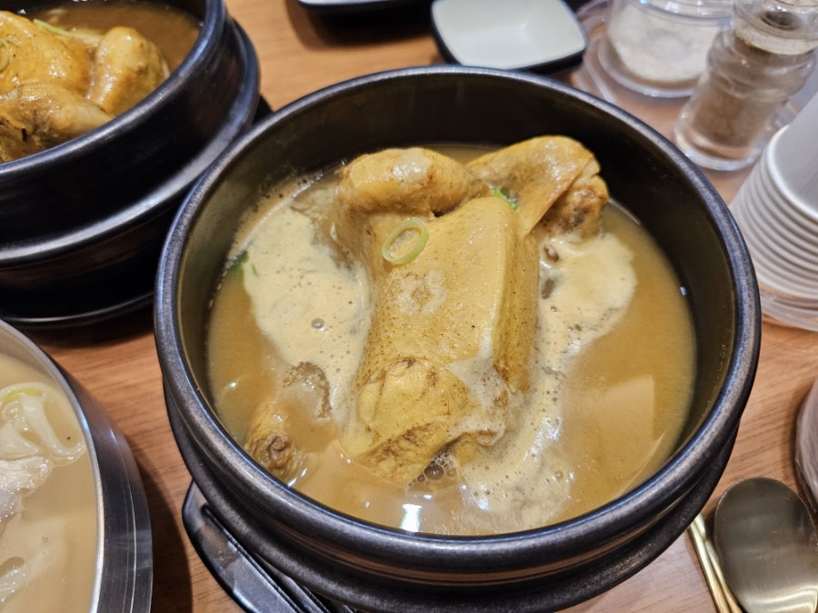 신촌흑마늘칼국수 이미지