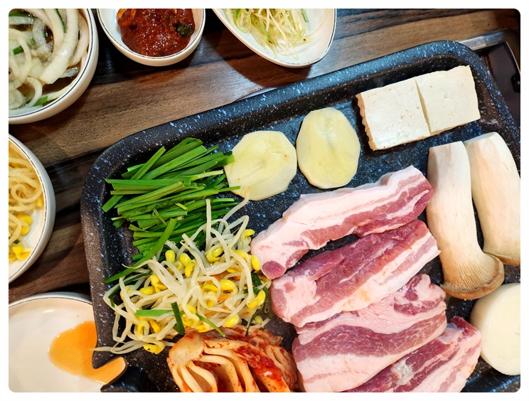 불판생돼지 이미지