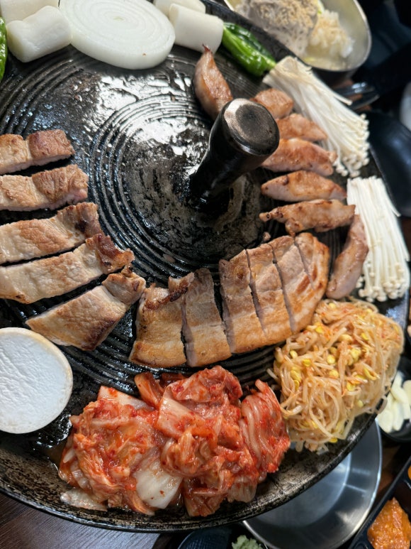 배불뚝이네 솥단지 삼겹살 이미지