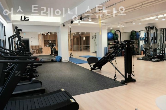 어스트레이닝스튜디오 이미지