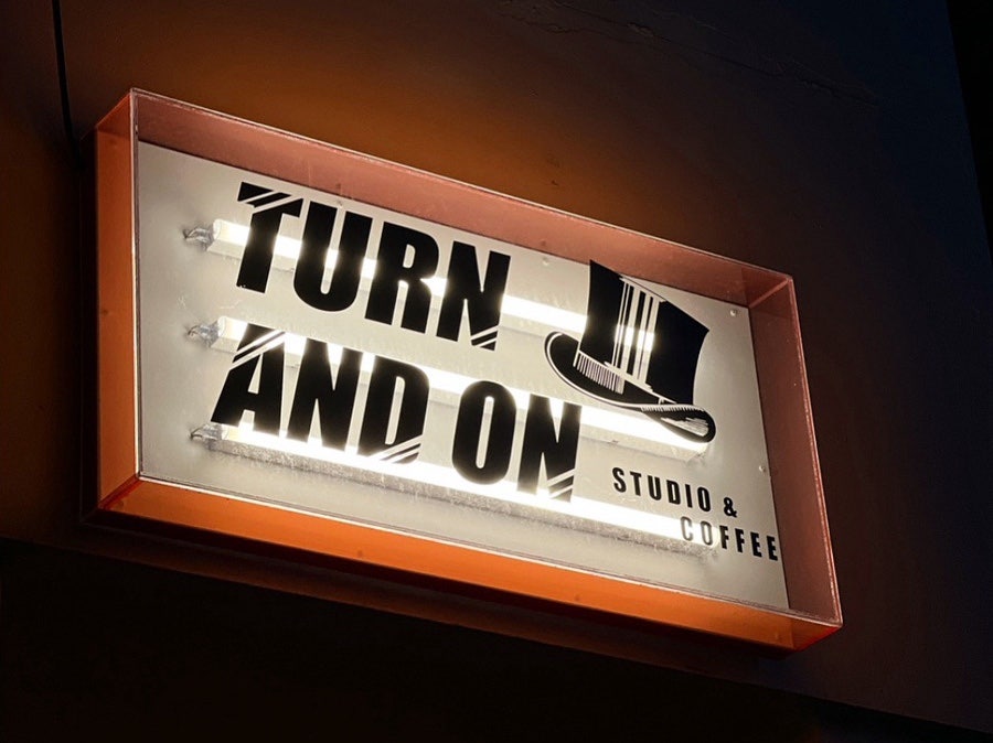 턴앤온(turn and on) 이미지