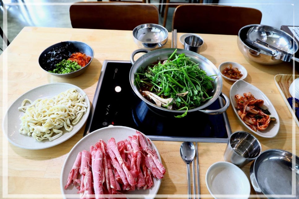 샤브손칼국수 이미지