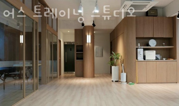 어스트레이닝스튜디오 이미지