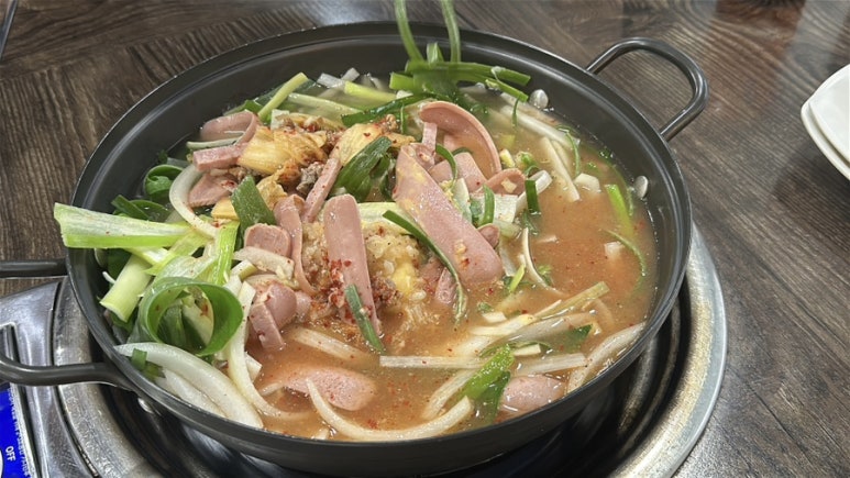 푸짐한옛날부대찌개 이미지