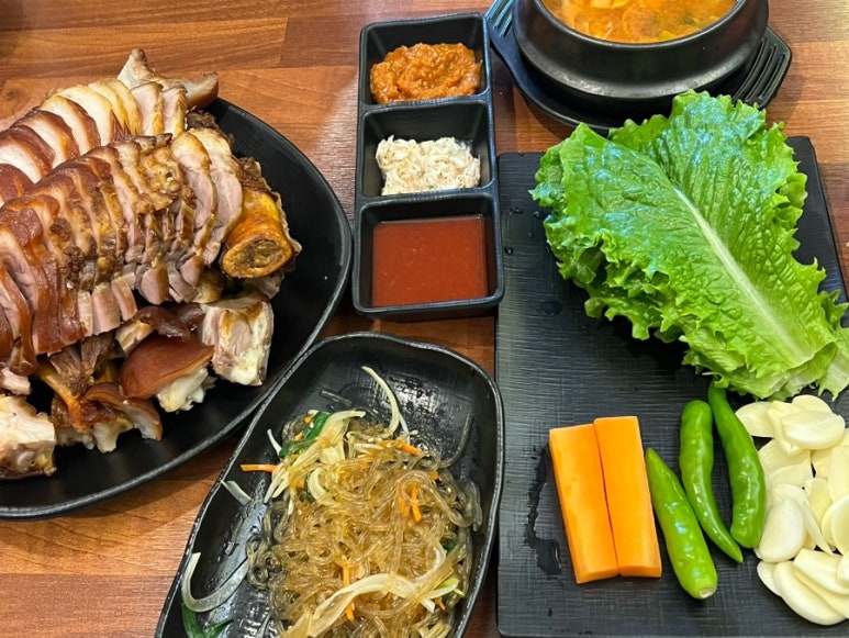 명품웃거리왕족발 이미지