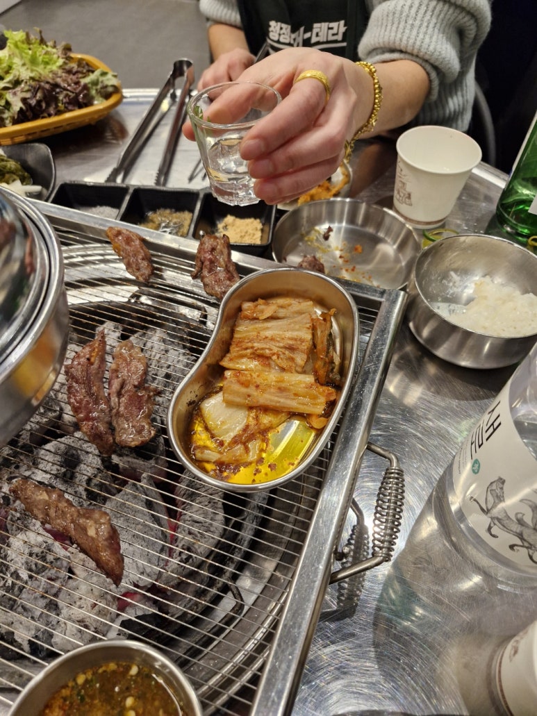 육쥽돼지 이미지