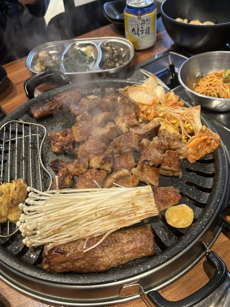 꽃돈숯불갈비 이미지