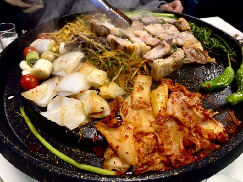 솥뚜껑 이미지