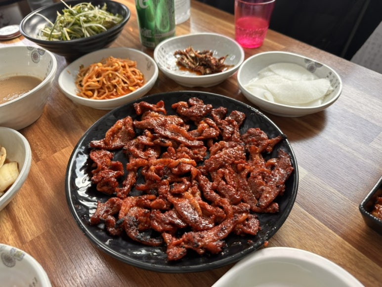 이너프어스 이미지