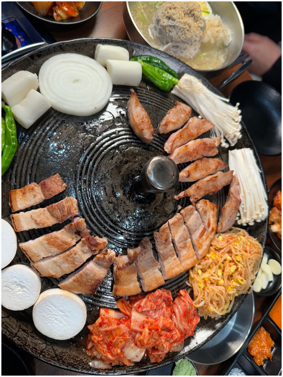 배불뚝이네 솥단지 삼겹살 이미지