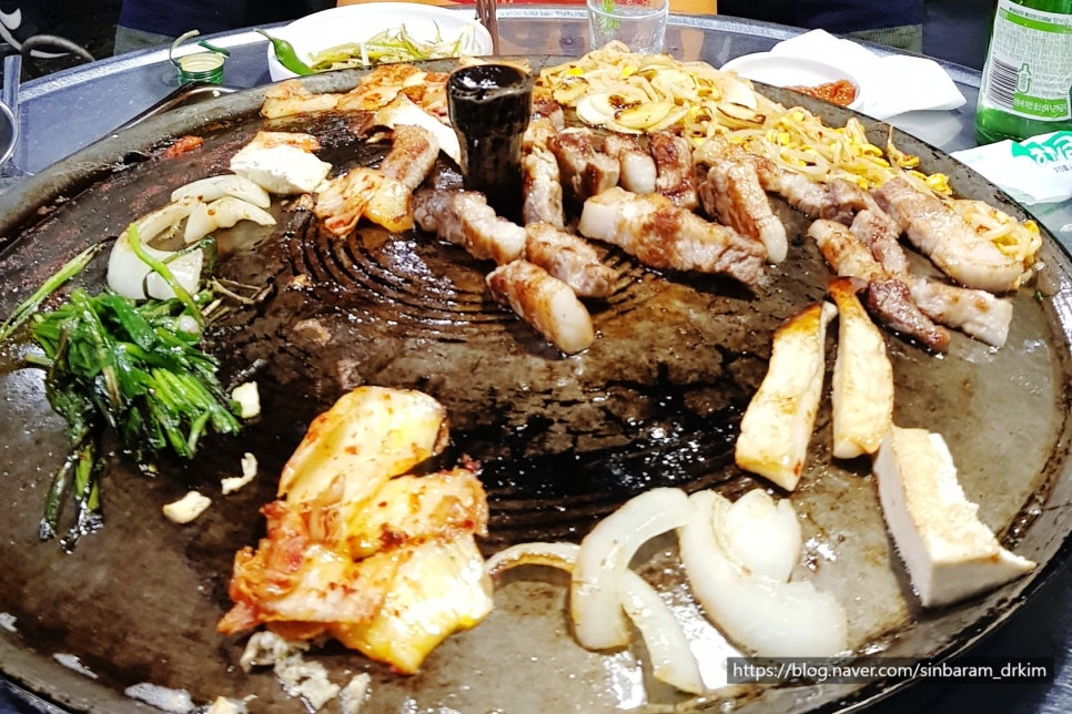 꿀돼지솥뚜껑삼겹살 이미지