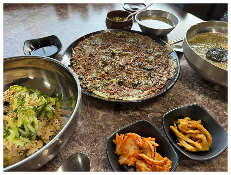 얼큰칼국수 이미지
