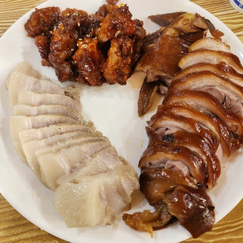 우현족발 이미지