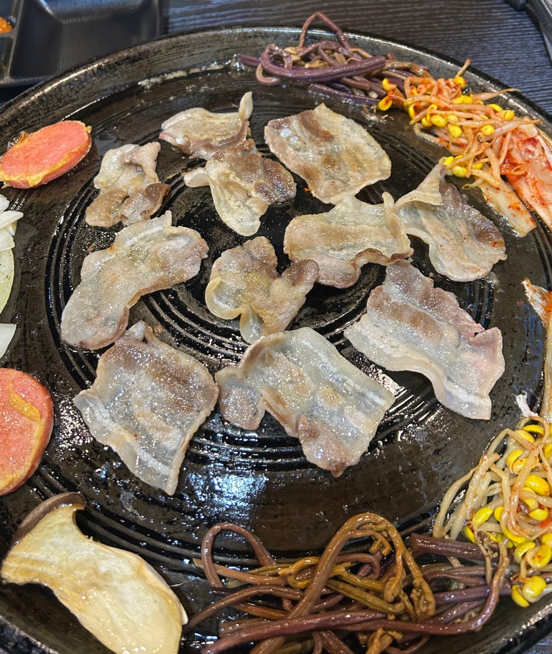 안도윤 냉동삼겹살 이미지