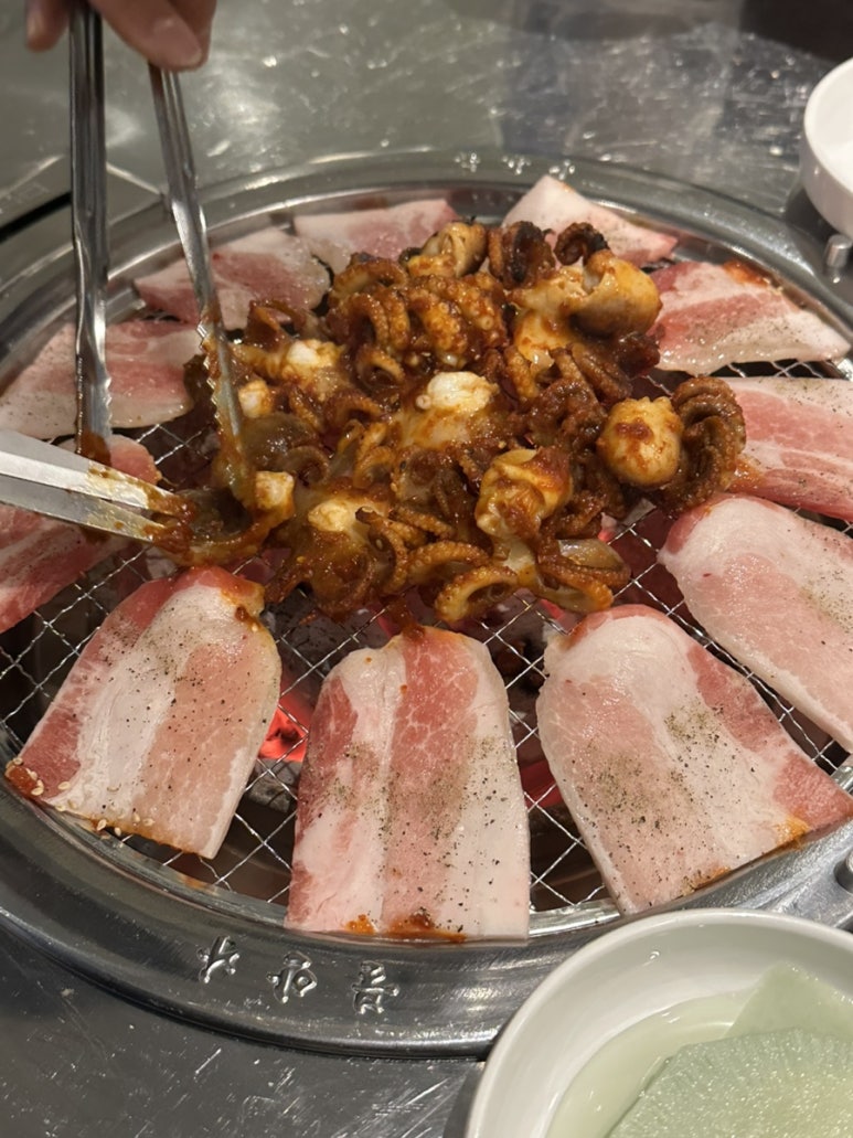 평화 숯불 쭈꾸미 이미지