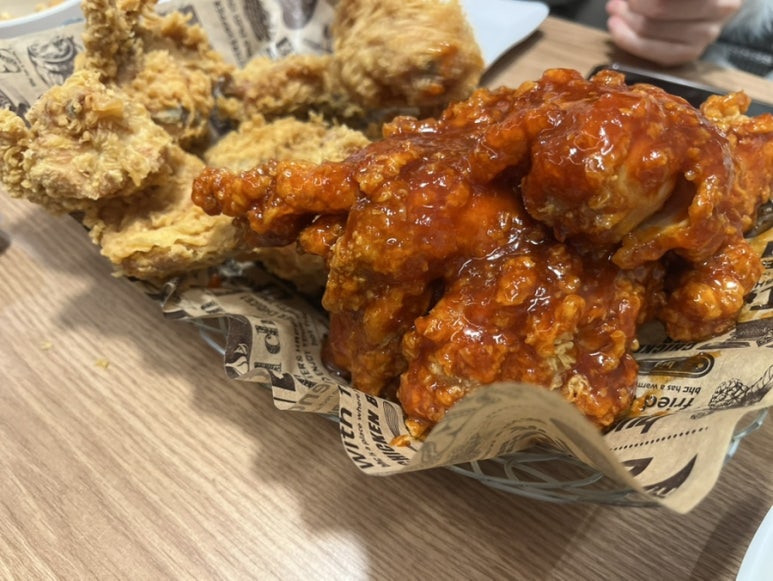 비에이취씨치킨 이미지