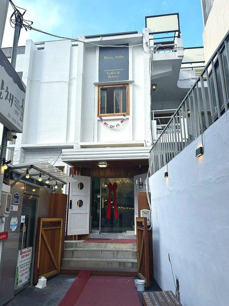퀸여인숙 이미지
