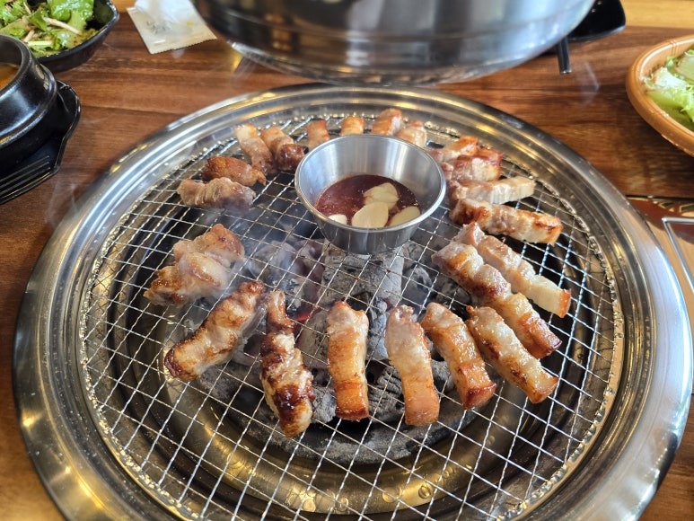 꽃돼지숯가마 이미지