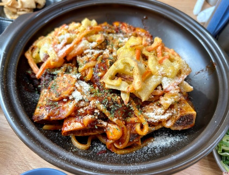홍칼라소갈비찜 이미지