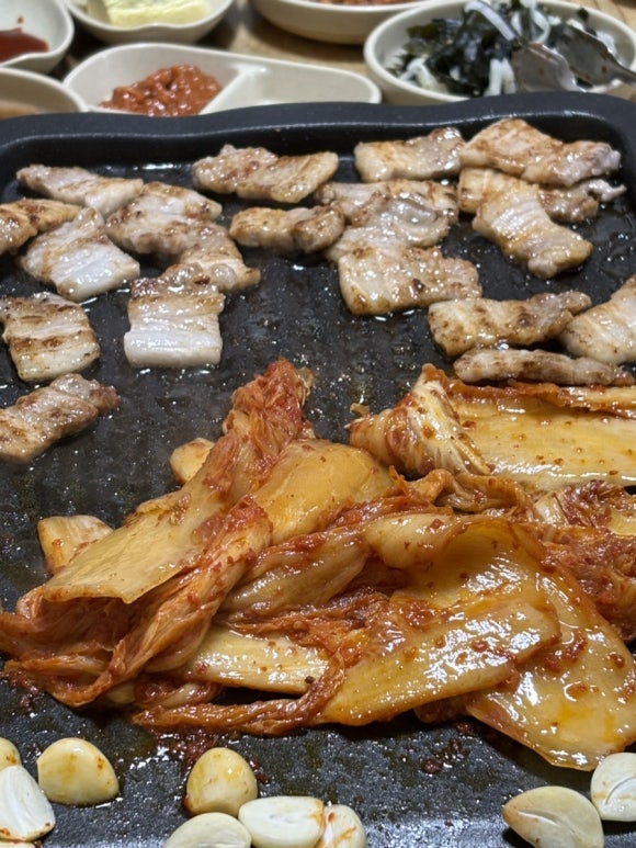 꿀꿀이돼지김치찜 이미지