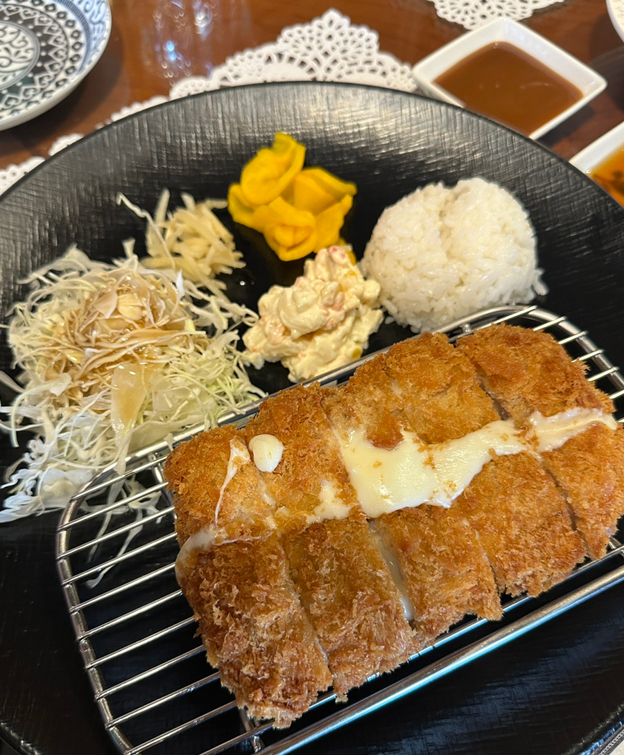 엘비스돈가스 이미지