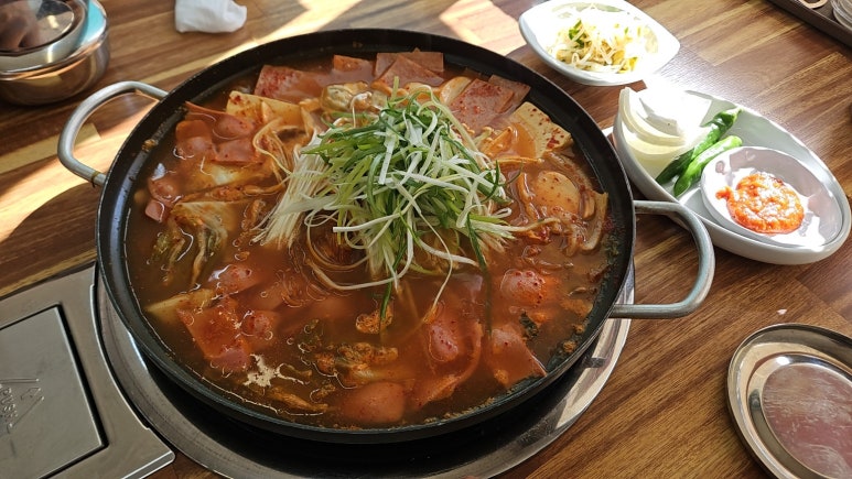 진미 감자탕 부대찌개 이미지