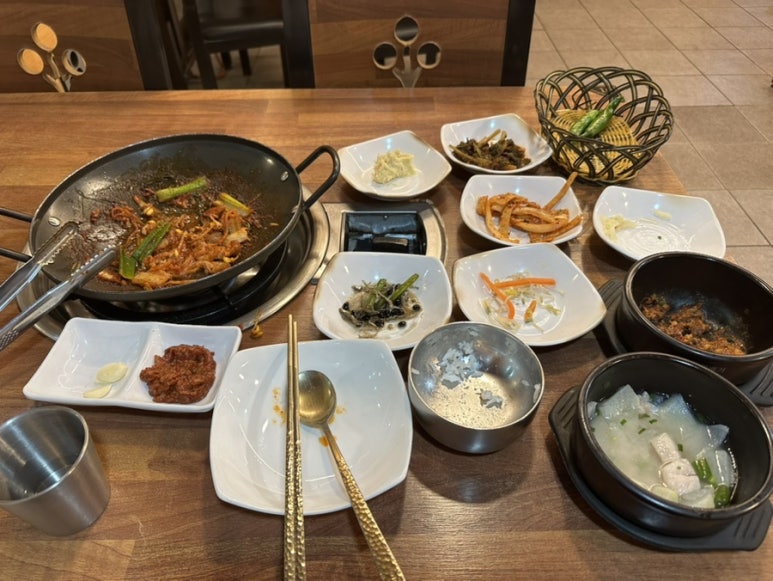 덕이네 식당 이미지