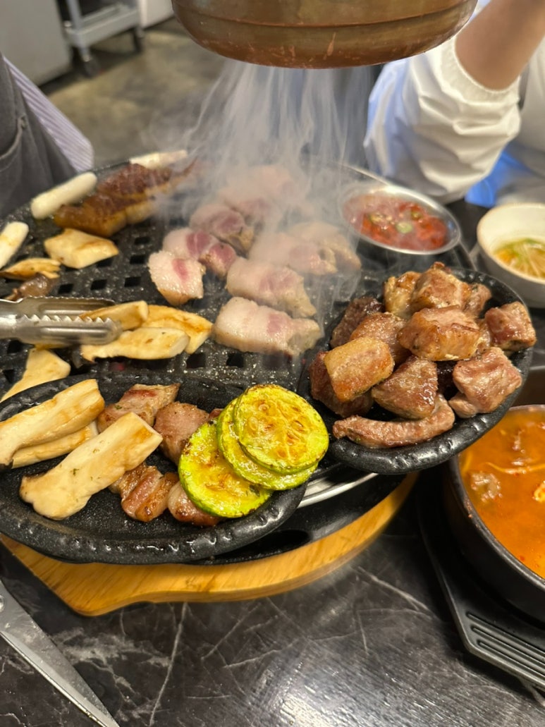 새벽네시반&한우회전 이미지