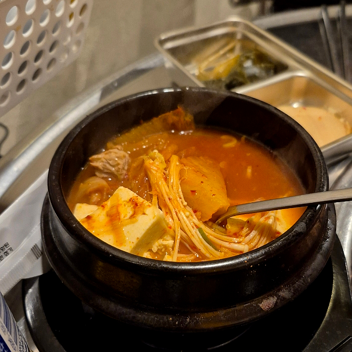 돈에 빠지다 이미지